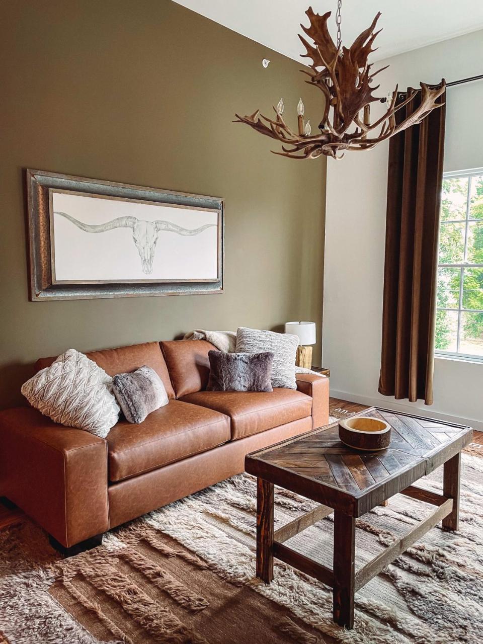 Cozy Cabin 2 Miles To Broadway & Free Parking — 4-Star Luxury Hotel in Nashville, United States