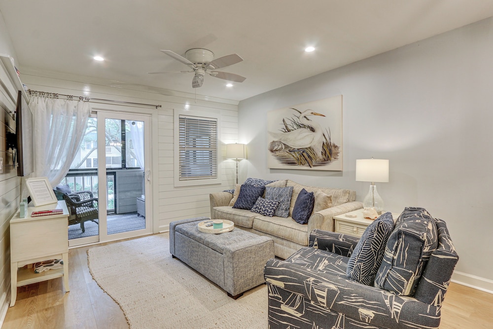 Pool Access and Balcony Hilton Head Resort Condo — hotel near Hilton Head Airport