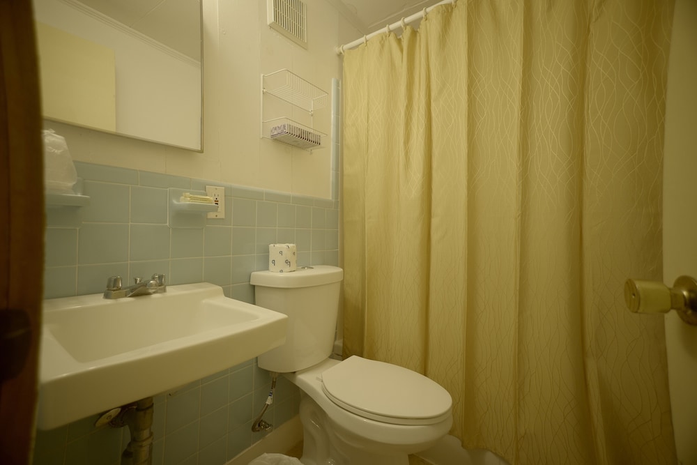 Betty Doon Hotel - photo 10