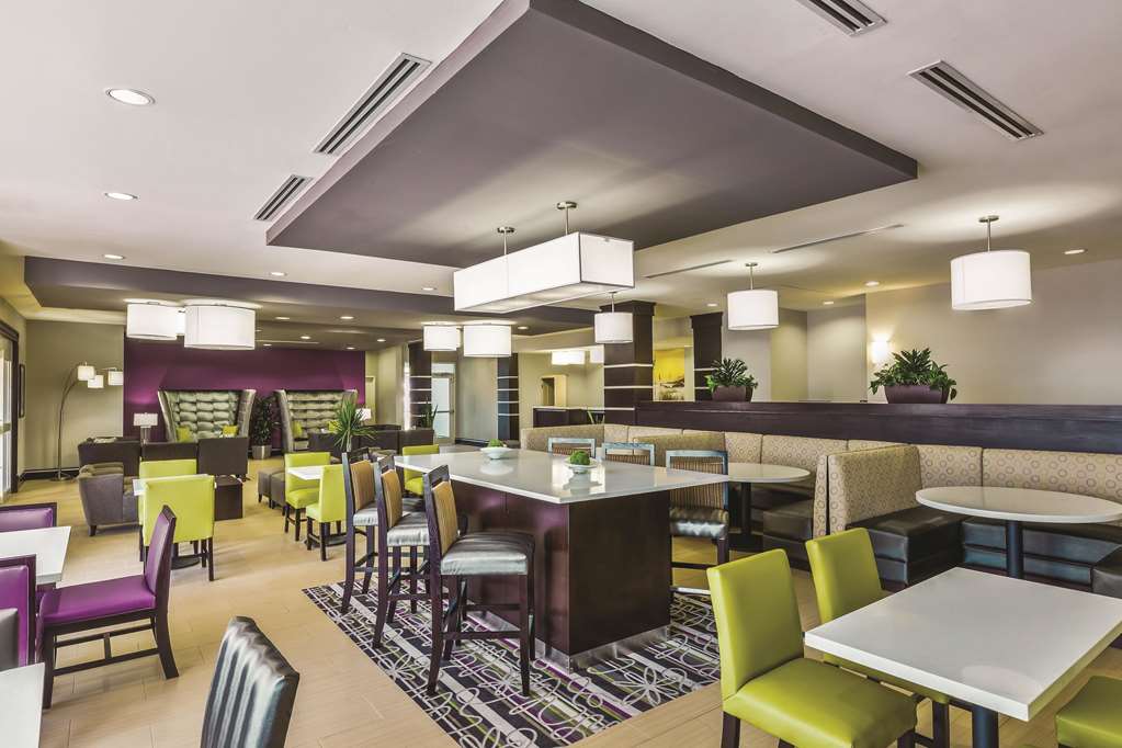 La Quinta Inn & Suites by Wyndham Rockport Fulton - photo 54