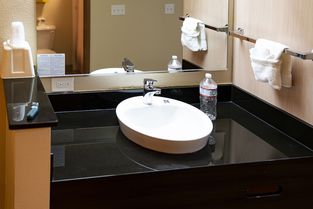 Hermiston Inn & Suites - photo 46