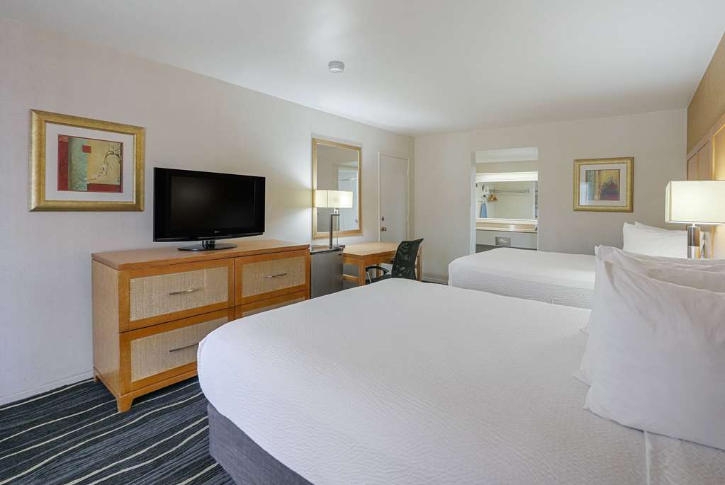 Ramada by Wyndham Costa Mesa Newport Beach - photo 9