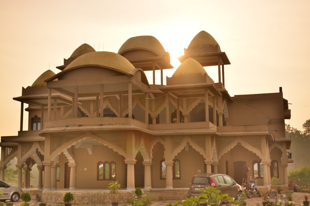 Royal Heritage - carbon neutral hotel in Umaria