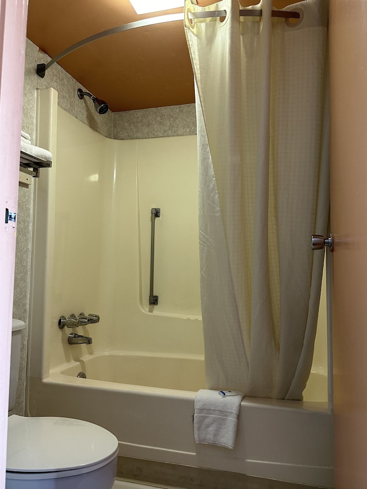 Americas Best Value Inn And Suites Dalton - photo 20