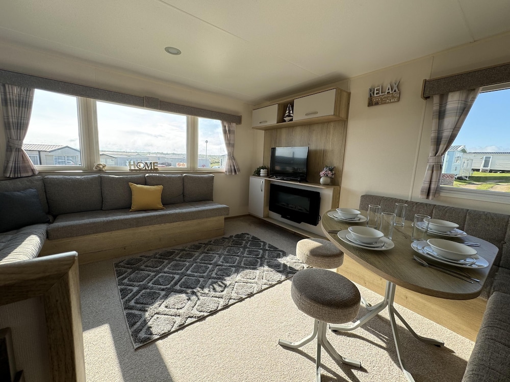 Perranporth Coastal Retreat Sleeps8 in Perranporth, United Kingdom