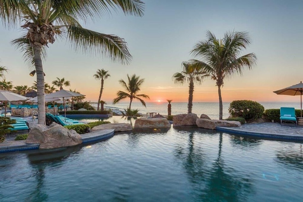 Indoor/outdoor pool