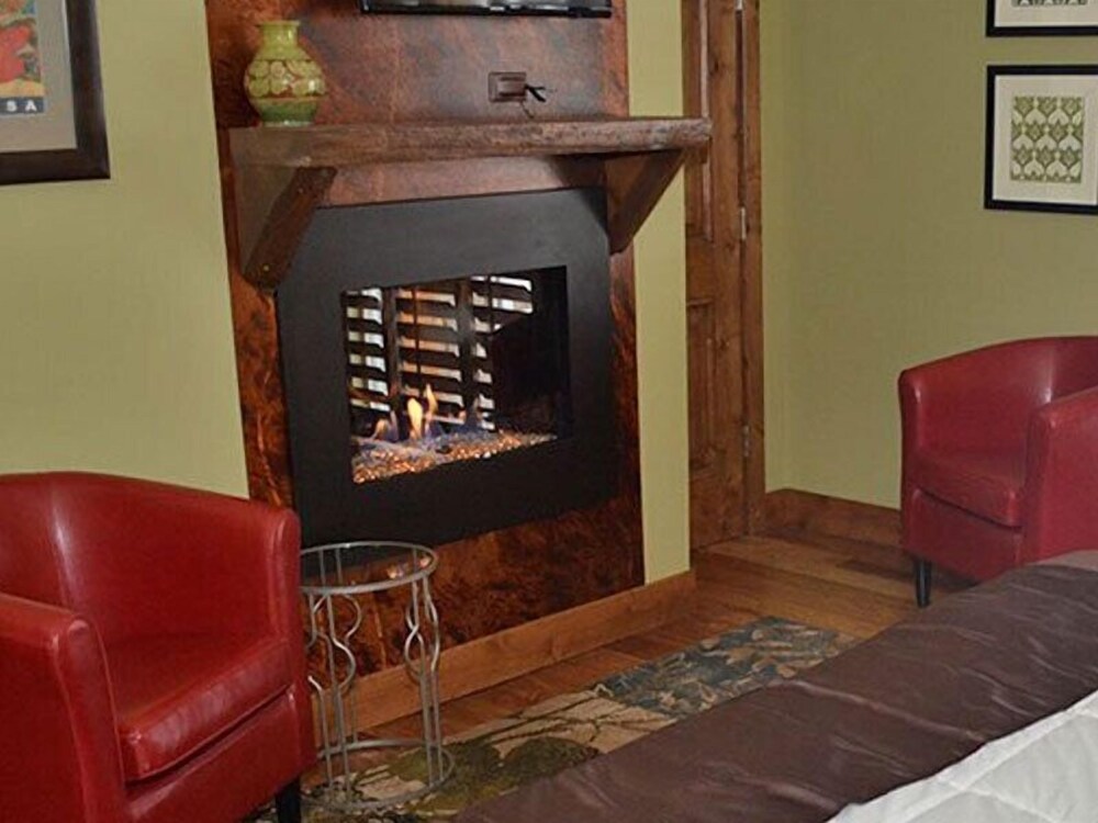 Torchlight Inn - photo 21