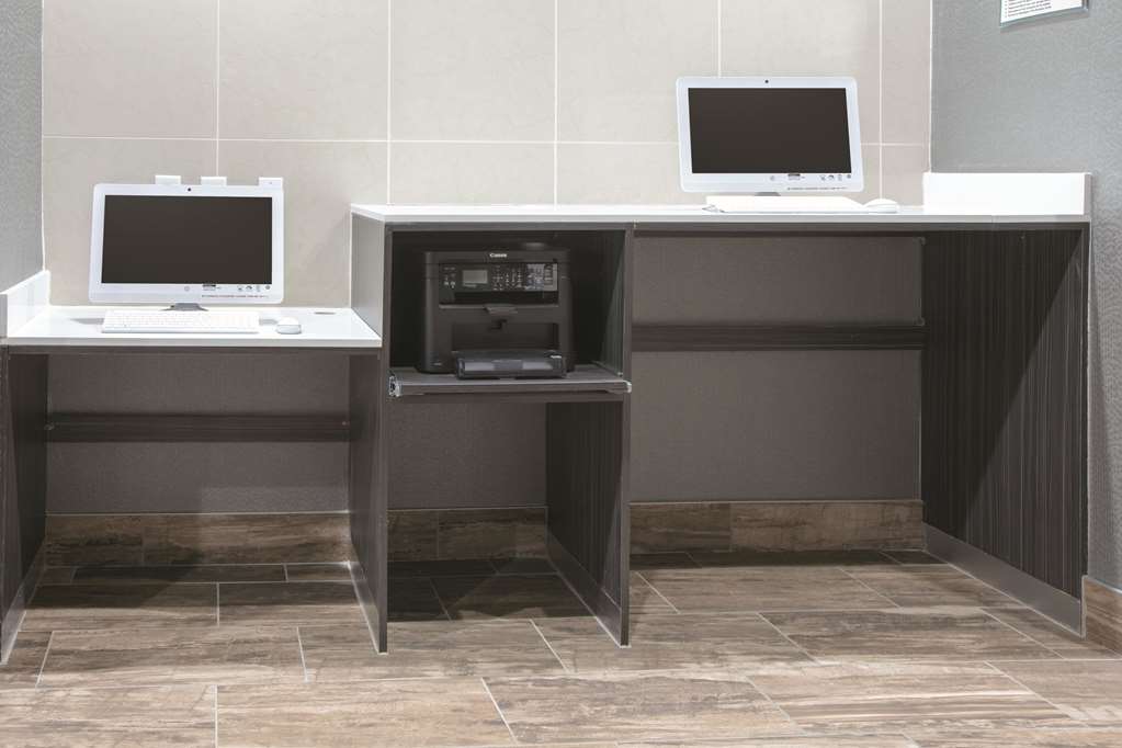 La Quinta Inn & Suites by Wyndham Amarillo Airport - photo 34