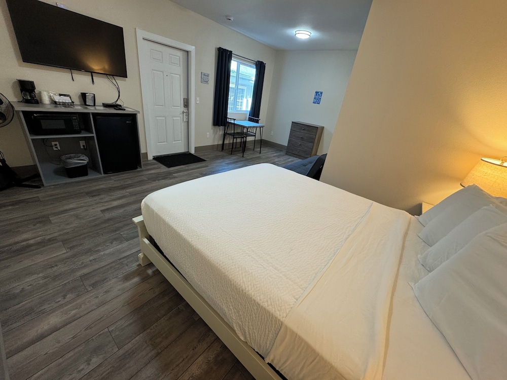 The Coastal Inn and Suites - photo 92