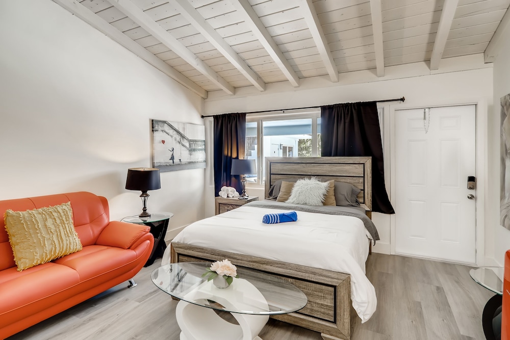 The Coral Sands — 4-Star Luxury Hotel in West Palm Beach, United States
