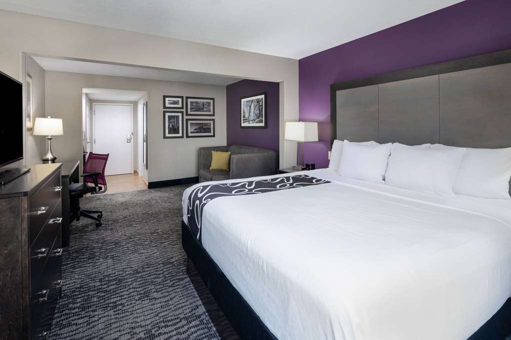 La Quinta Inn & Suites by Wyndham Kennesaw - photo 21