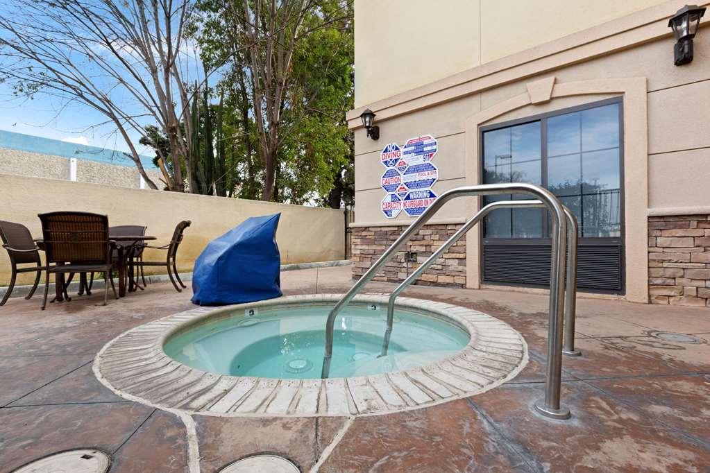 La Quinta Inn & Suites by Wyndham NE Long Beach Cypress - photo 6