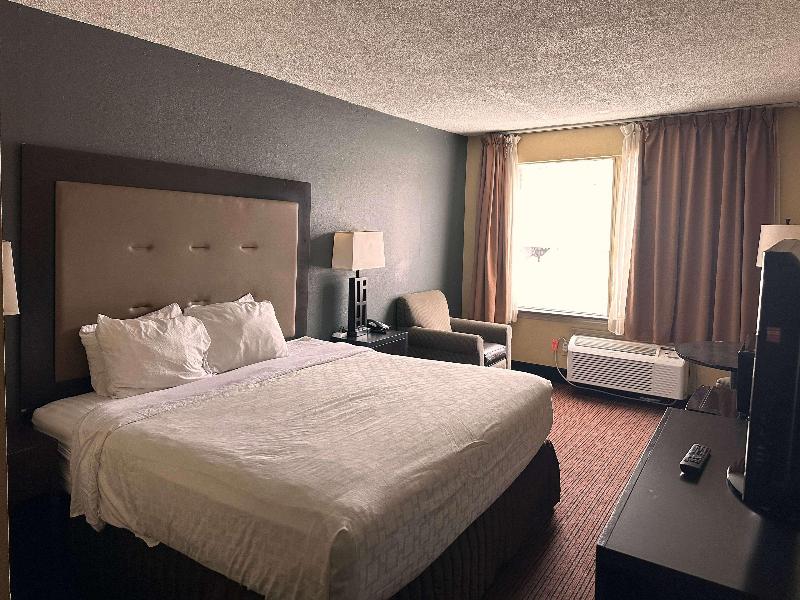 Days Inn by Wyndham Muskegon - photo 83