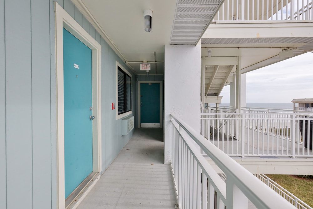 Coastal Waters Inn - photo 22