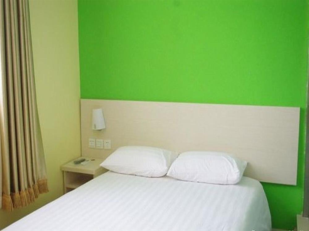Super 8 Hotel Baoding Laiyuan Guang Chang Da Jie - last minute hotel in Baoding
