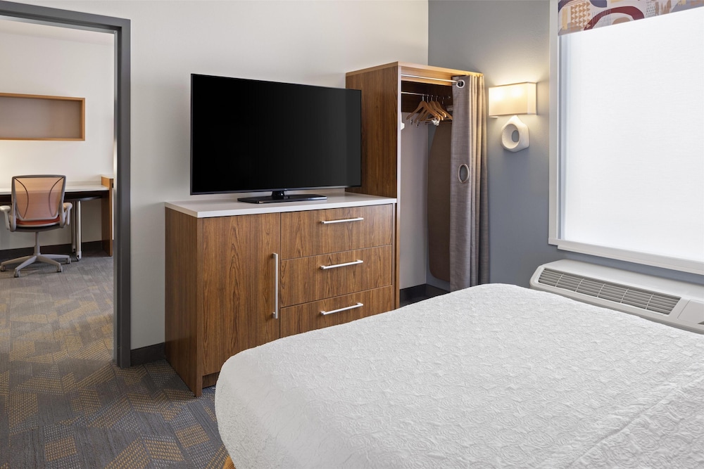 Home2 Suites by Hilton Roseville Minneapolis - photo 10