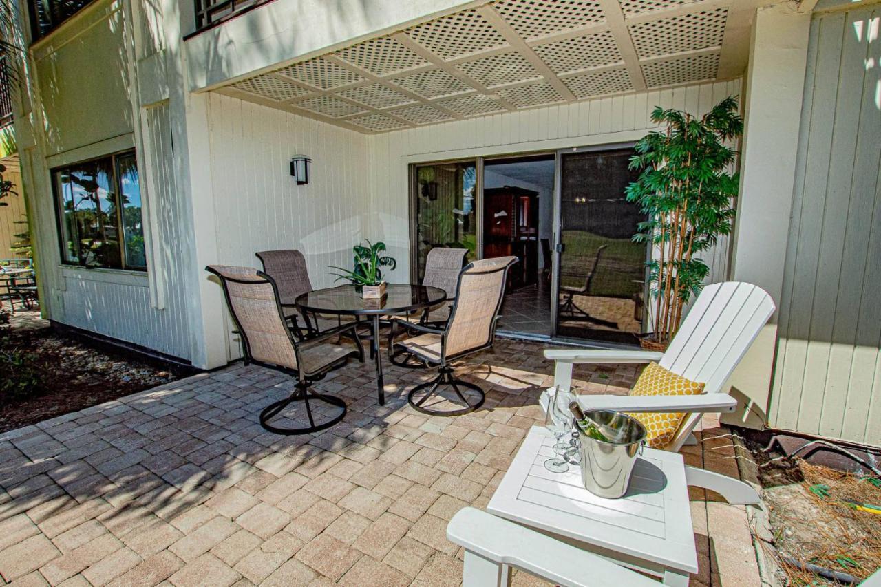 Newly Listed 20 Percent Off Golf And Tennis Community Golf Grandeur Corner Unit 16th Green — Wesley Chapel