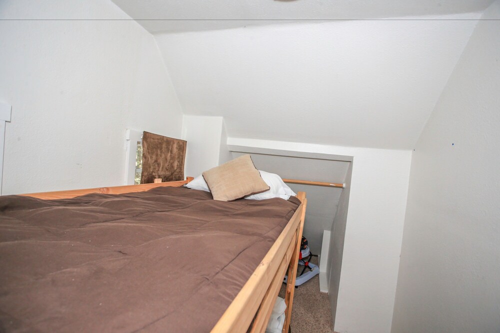 Little Swiss Inn - photo 7