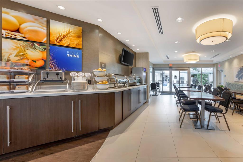 Comfort Suites Miami Airport North - photo 64