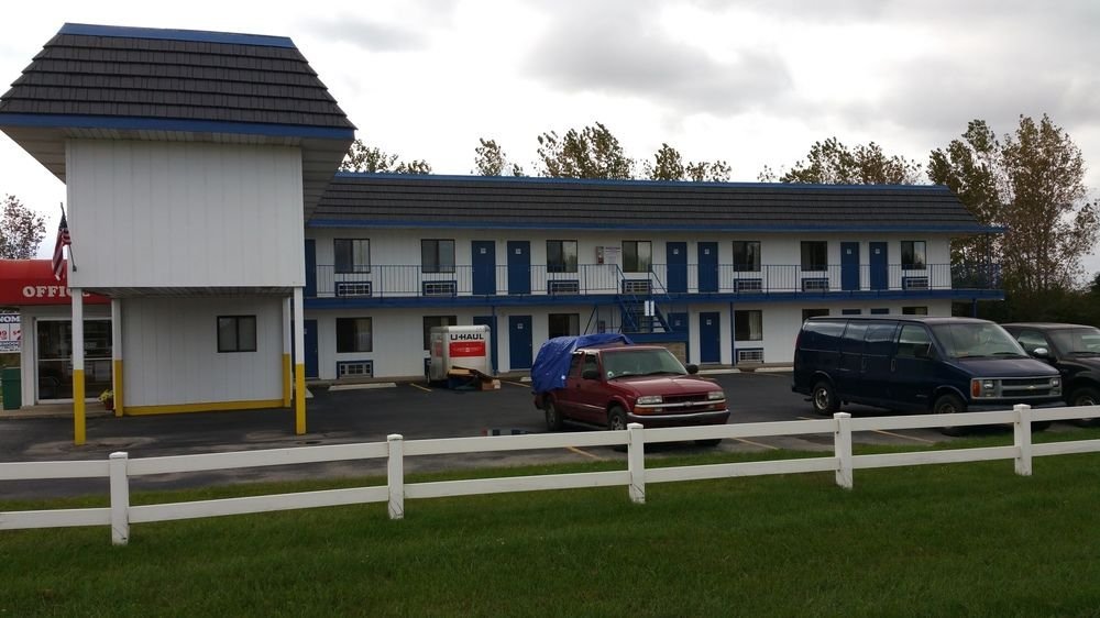 Economy Inn — hotel in Rensselaer