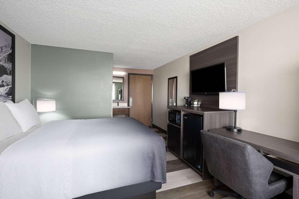 Super 8 by Wyndham Conrad - photo 14