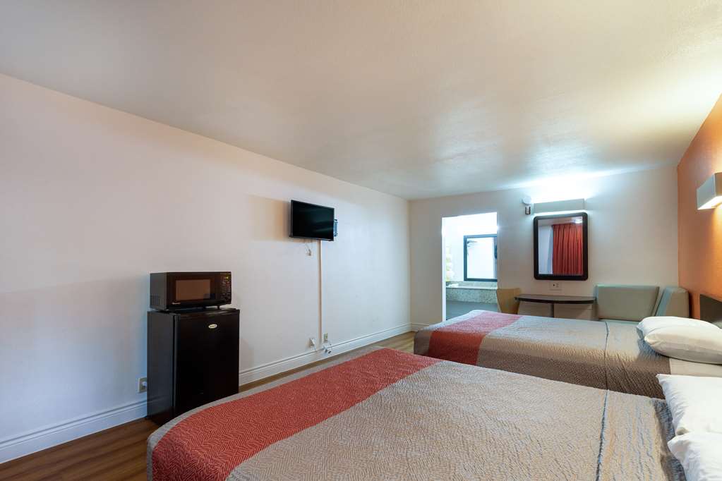 Motel 6 Houston TX East - photo 11