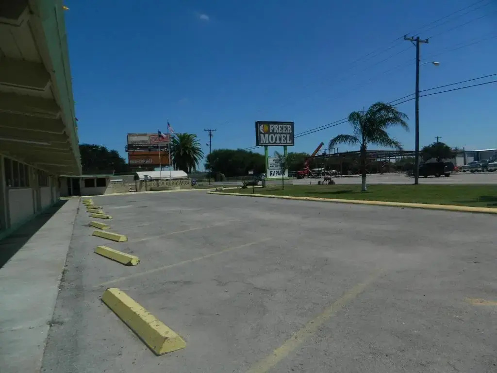 La Plaza Inn & Suites - photo 19