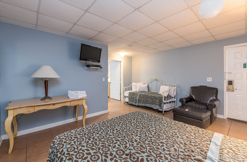 Hotel Charlee Villas by the Beach - photo 17