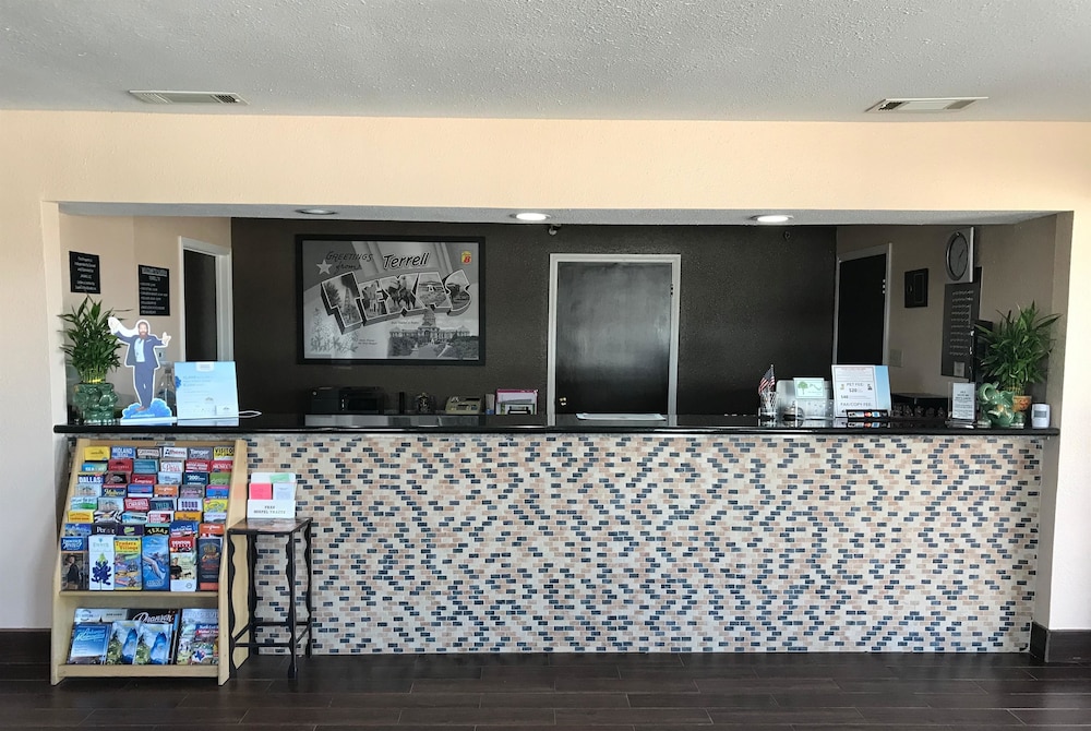 Super 8 by Wyndham Terrell - photo 2