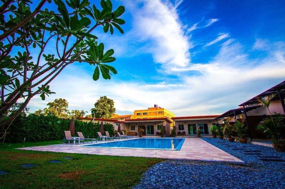 Maple Tree Resort - last minute hotel in Pattaya