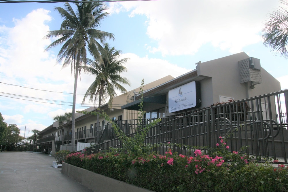 Waterside Suites & Marina - photo 33
