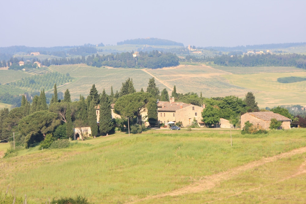 Il Poggio B&B — 4-Star Luxury Hotel in Scandicci, Italy