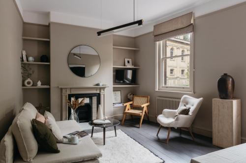 The Curator's Apartment Spacious 2 Bedrooms — 4-Star Luxury Hotel in Bath, United Kingdom
