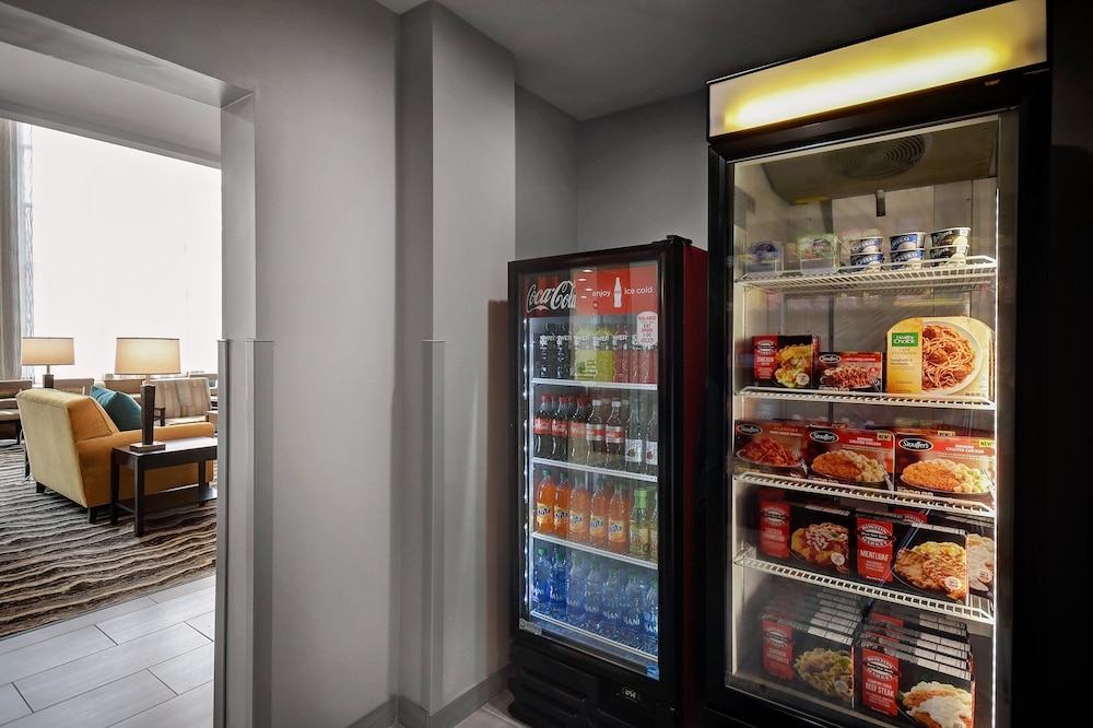 Staybridge Suites Holland by IHG - photo 25