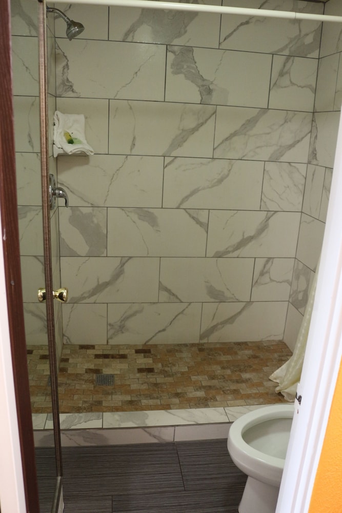 LoneStar Inn - photo 11
