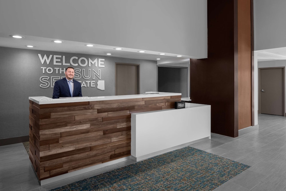 Hampton Inn Phoenix Biltmore - photo 4