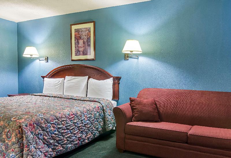 Econo Lodge Wakeeney - photo 19