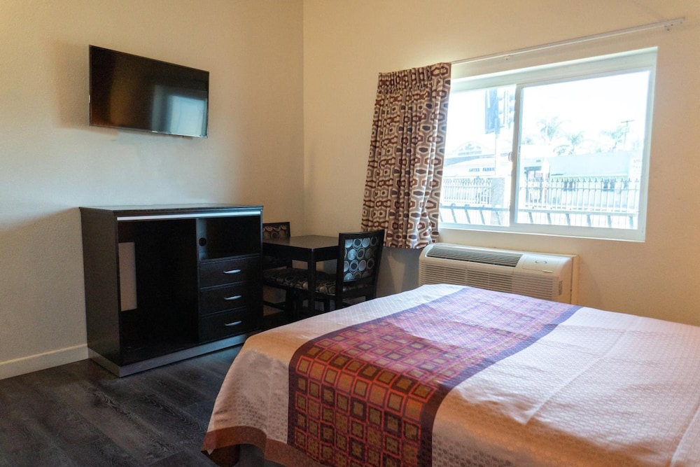 Maywood Inn - photo 20