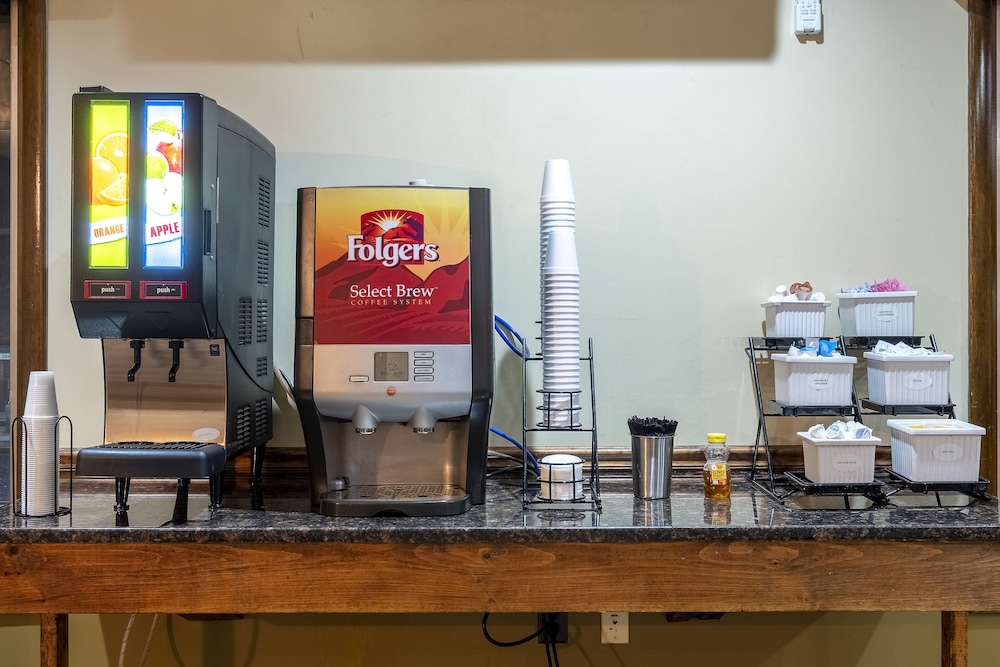 Red Roof Inn & Suites Hazleton - photo 47