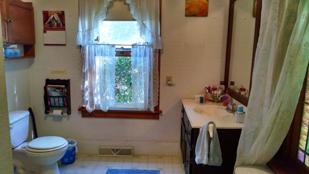 Fish & Loaves B&B - photo 29