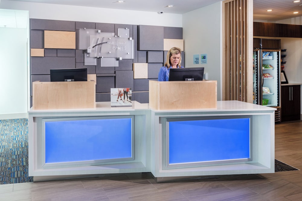 Holiday Inn Express & Suites Rice Lake an IHG Hotel - photo 2