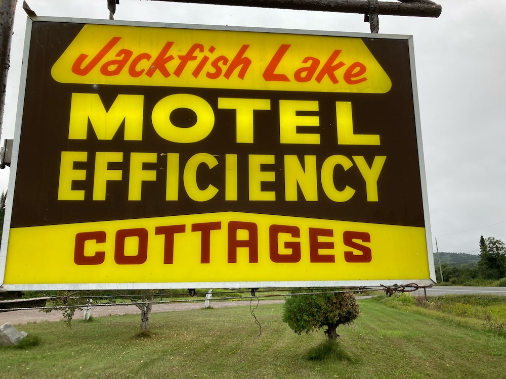 Jackfish Lake Cottages Motel in Thunder Bay, Canada