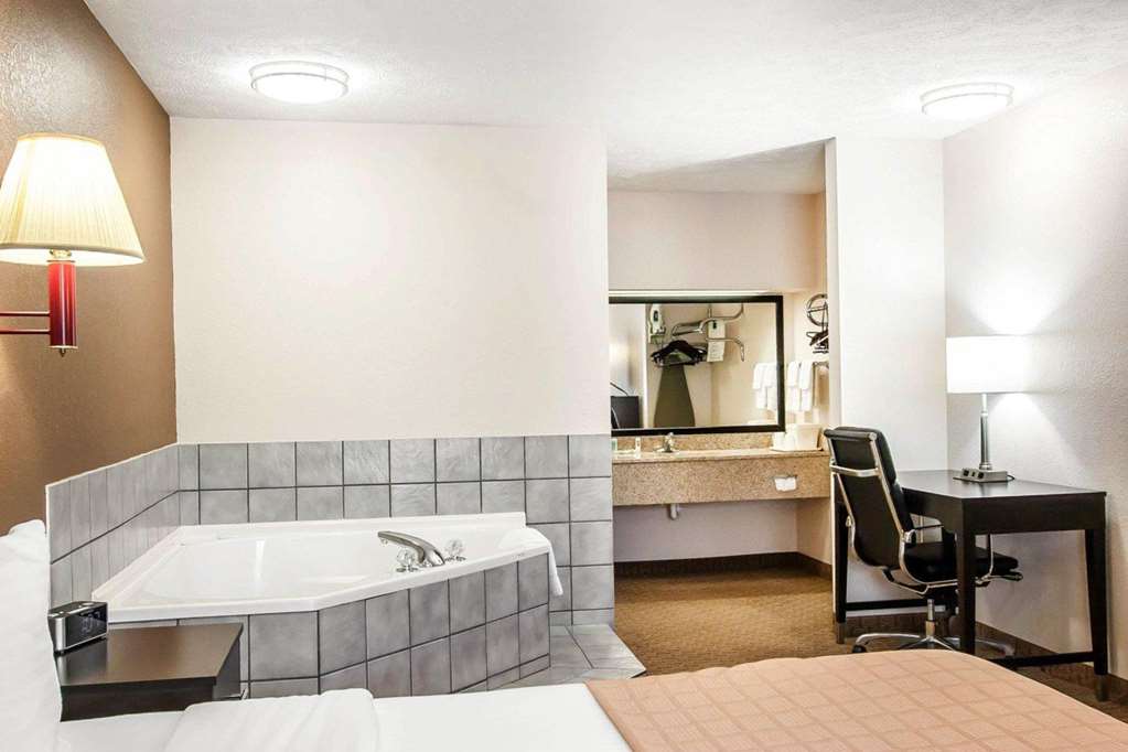 Quality Inn Savannah South - photo 22