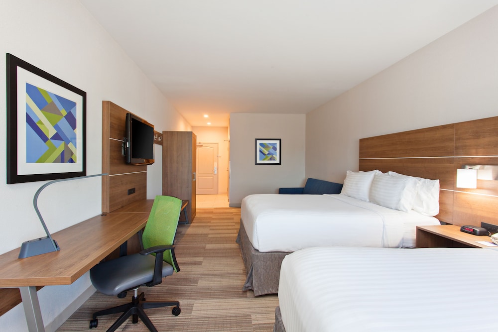 Holiday Inn Express & Suites Corona by IHG - photo 5