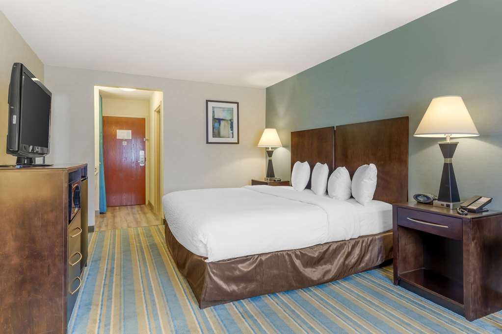 Best Western Plus Berkshire Hills Inn & Suites - photo 32