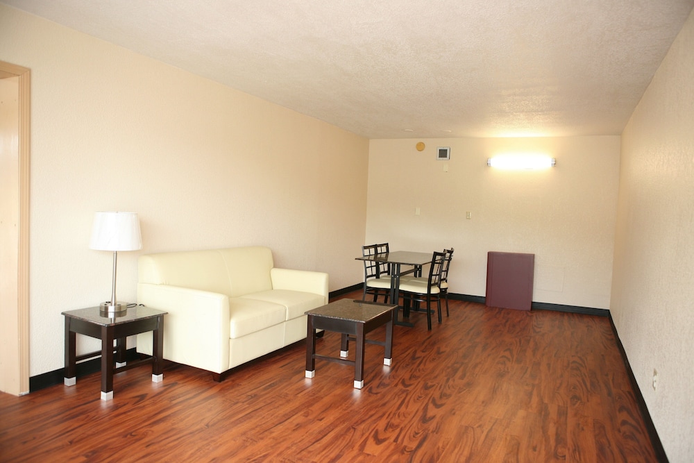Red Roof Inn & Suites Cave City - photo 16