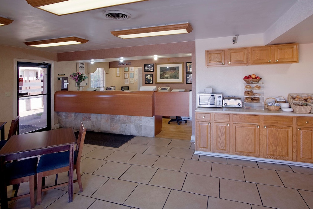 Americas Best Value Inn Tuscaloosa - photo 3