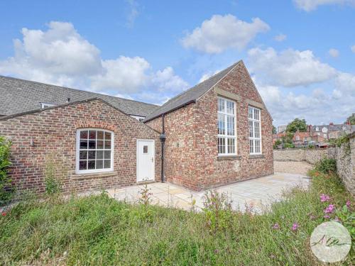 Exceptional Holiday Home 7 in Pickering with Hot Tub