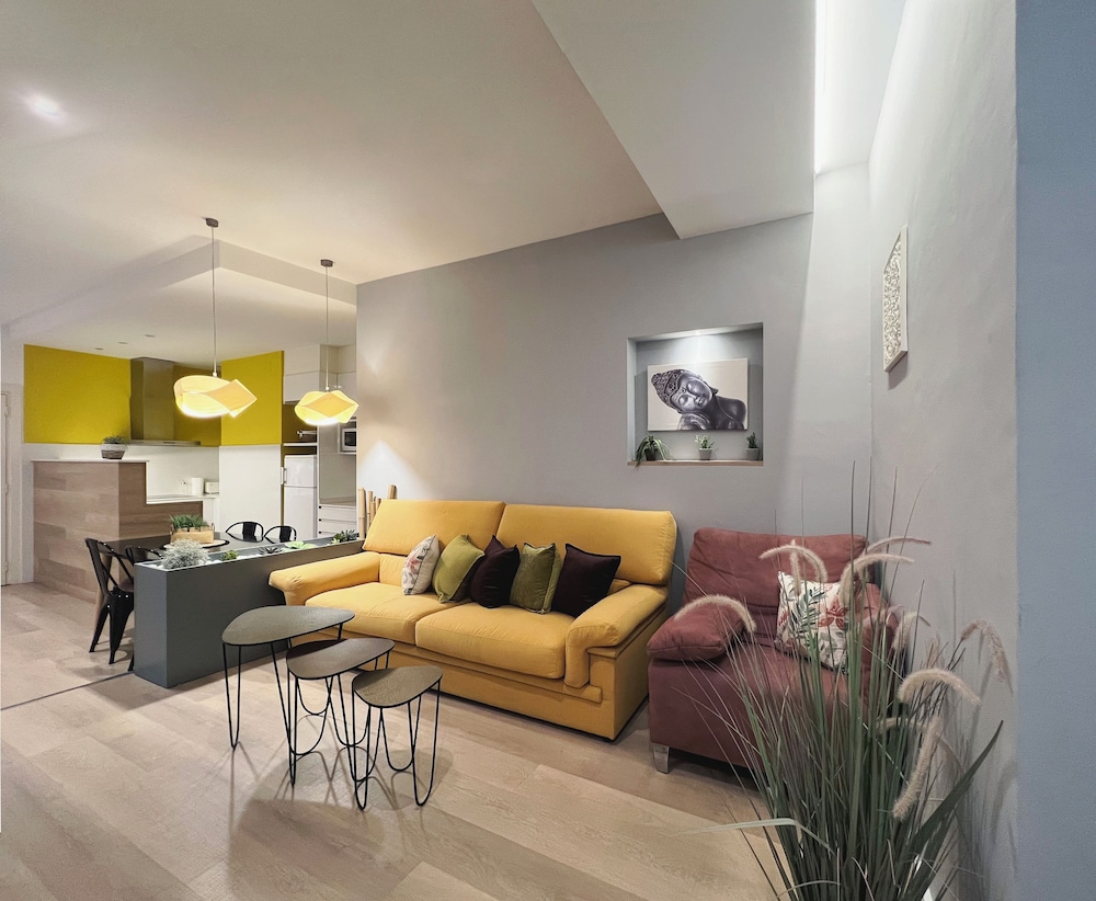 Stay U nique Apartments Sants — 4-Star Luxury Hotel in Barcelona, Spain