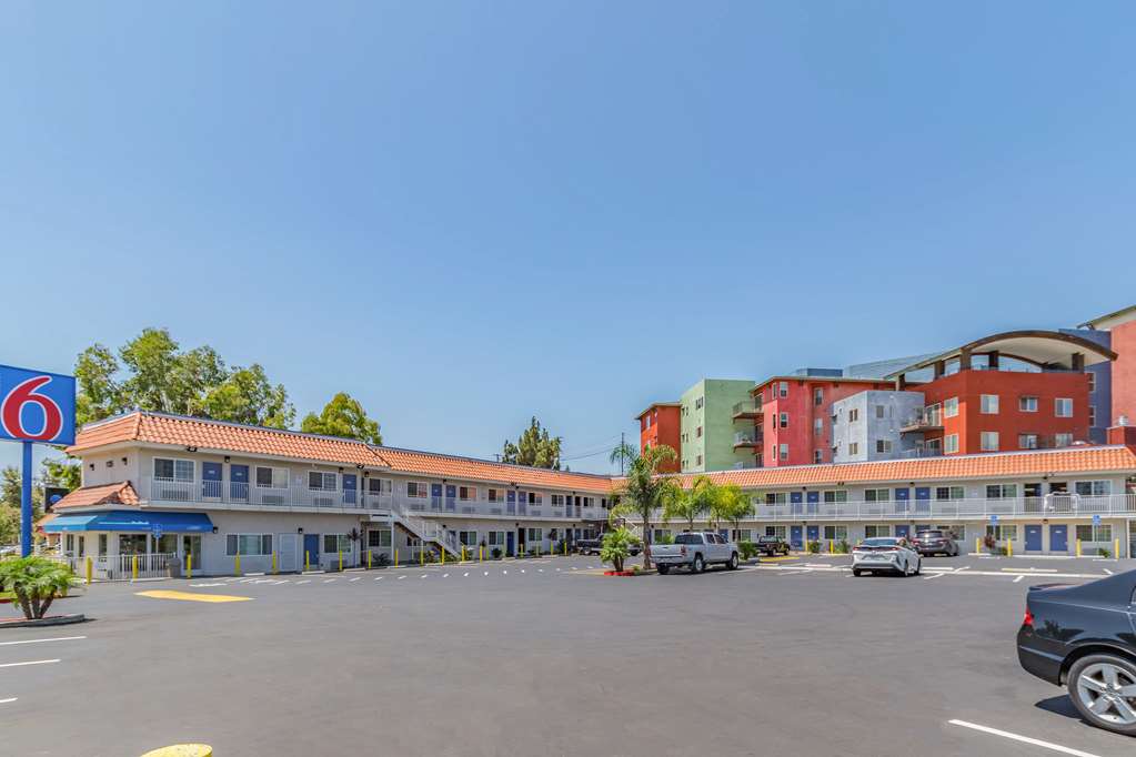 Motel 6 - photo 6